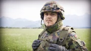 Mission: EAZ Rapper EAZ muss untendurch im Militär Staffel 1 Folge 1 Rapper EAZ nimmt an einem Militär-Bootcamp teil. Mission: EAZ Rapper EAZ muss untendurch im Militär Staffel 1 Folge 1 Rapper EAZ nimmt an einem Militär-Bootcamp teil.