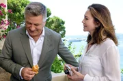 Hollywood-Filmproduzent Michael Lockwood (Alec Baldwin, li.) mit seiner Ehefrau Anne (Diane Lane).