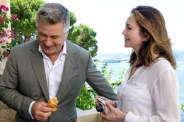 Hollywood-Filmproduzent Michael Lockwood (Alec Baldwin, li.) mit seiner Ehefrau Anne (Diane Lane).