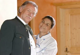 Ein starkes Team: Hotelleiter Hannes Lochbrunner (Franz Buchrieser) und seine Frau, die K&ouml;chin Elisabeth (Susanna Kraus).