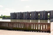 Unter Pr&auml;sident Charles de Gaulle wurde die Pariser Vorstadt Saint-Quentin-en-Yvelines aus dem Boden gestampft, gefolgt von vier weiteren Planst&auml;dten. Diese ehrgeizige urbane Utopie war seinerzeit Symbol f&uuml;r den Gestaltungswillen des Staates.