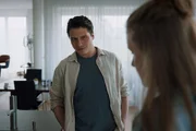 Neumatt Staffel 2 2022 Produktion: Zodiac Pictures Ltd Regie: Andrea Štaka & Christian Johannes Koch Buch: Marianne Wendt, Christian Schiller, Luisa Ricar, Ruth Rehmet, Rahel Grunder Folge 4 Hauptmotiv 3 Erste Begegnung mit dem Vater: Dimitri Stapfer als Urs Sutter, Anouk Petri als Angelina Wyss Neumatt Staffel 2 2022 Produktion: Zodiac Pictures Ltd Regie: Andrea Štaka & Christian Johannes Koch Buch: Marianne Wendt, Christian Schiller, Luisa Ricar, Ruth Rehmet, Rahel Grunder Folge 4 Hauptmotiv 3 Erste Begegnung mit dem Vater: Dimitri Stapfer als Urs Sutter, Anouk Petri als Angelina Wyss