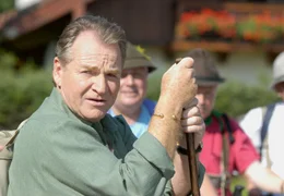 Der St&auml;dter Richard Steiner (Fritz Wepper) genie&szlig;t die wundersch&ouml;ne Landschaft.