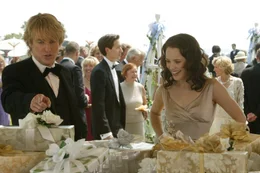 Als die Tochter von Finanzminister William Cleary Hochzeit feiert, schleichen sich John (Owen Wilson, l.) und Jeremy bei dem rauschenden Fest ein und nehmen sofort die Brautjungfern Claire (Rachel McAdams, r.) und Gloria ins Visier ...