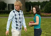 John (Owen Wilson) hofft, die sch&ouml;ne Claire (Rachel McAdams) besser kennen lernen zu k&ouml;nnen - wenn da nicht ihr Verlobter (nicht im Bild) w&auml;re, der gut austeilen kann.