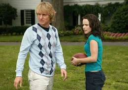 John (Owen Wilson) hofft, die sch&ouml;ne Claire (Rachel McAdams) besser kennen lernen zu k&ouml;nnen - wenn da nicht ihr Verlobter (nicht im Bild) w&auml;re, der gut austeilen kann.