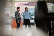 M&auml;ge kommt in einer neuen Realit&auml;t an, v.li.: Dimitri Stapfer als Markus, Adrian Vogt als Aditotoro