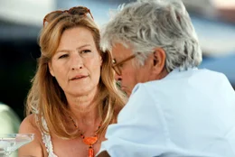 Theresa (Suzanne von Borsody) und Exmann Gerd (Henry H&uuml;bchen) kommen sich allm&auml;hlich wieder n&auml;her.