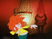 Herr Schenk, ein Freund von Meister Eder, möchte den Pumuckl kennenlernen. Also geht der Kobold in Schenks Wohnung und richtet ein großes Durcheinander an. Herr Schenk, ein Freund von Meister Eder, möchte den Pumuckl kennenlernen. Also geht der Kobold in Schenks Wohnung und richtet ein großes Durcheinander an.