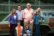 L-R: Debbie Griswold (Christina Applegate), Rusty Griswold (Ed Helms), James Griswold (Skyler Gisondo), Kevin Griswold (Steele Stebbins), Clark Griswold (Chevy Chase), Ellen Griswold (Beverly D'Angelo).