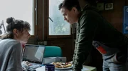 Neumatt Staffel 3 Regie: Bettina Oberli, Cosima Frei; Drehbuch: Marianne Wendt, Christian Schiller, Adrian Spring, Ruth Rehmet, Luisa Ricar, Lea Pasinetti; Produktion: Zodiac Pictures Ltd; Folge 6 – Übernahme Hauptmotiv 1 Ziehen am selben Strang: Sophie Hutter als Sarah Wyss, Rumo Wehrli als Liam Belucci Neumatt Staffel 3 Regie: Bettina Oberli, Cosima Frei; Drehbuch: Marianne Wendt, Christian Schiller, Adrian Spring, Ruth Rehmet, Luisa Ricar, Lea Pasinetti; Produktion: Zodiac Pictures Ltd; Folge 6 – Übernahme Hauptmotiv 1 Ziehen am selben Strang: Sophie Hutter als Sarah Wyss, Rumo Wehrli als Liam Belucci