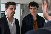 Besuch der KESB: Julian Koechlin als Michi Wyss, Nicola Perot als Döme Boveri Besuch der KESB: Julian Koechlin als Michi Wyss, Nicola Perot als Döme Boveri