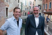 Checker Tobi (links) mit Architekt Clemens in Venedig Checker Tobi (links) mit Architekt Clemens in Venedig
