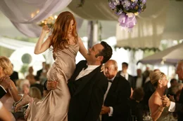 Kaum auf DER Hochzeit des Jahres angekommen, da nehmen die beiden Hallodris John und Jeremy (Vince Vaughn) die Brautjungfern Claire und Gloria (Isla Fisher) Cleary aufs Korn. Der Empfang ist noch im Gange, als Jeremy voll ins Schwarze trifft und Gloria verf&uuml;hrt ...