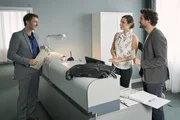 (v.l.n.r.) Direktor Berkenbusch (Guido Broscheit); Giulia Casiraghi (Penelope Frego); Felix "Einstein" Winterberg (Tom Beck) (v.l.n.r.) Direktor Berkenbusch (Guido Broscheit); Giulia Casiraghi (Penelope Frego); Felix "Einstein" Winterberg (Tom Beck)