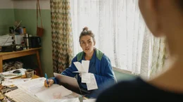 Anstelle der Kfz-Werkstatt k&auml;mpft sich Daniela (Lucie Heinze) durch die roten Zahlen des Fitnessstudios.