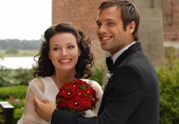 Ende gut, alles gut: Jenny (Julia Hartmann) und Jan (Ole Tillmann).