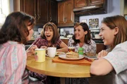 Sue ist v&ouml;llig aus dem H&auml;uschen, weil sie an Thanksgiving Teil der Klatsch-Runden von Pat, Frankie und Janet sein darf. Unterdessen will Mike seinem Sohn Axl zeigen, wie man M&auml;dchen beeindruckt.