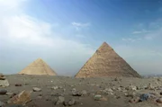 &Auml;gypten ist ber&uuml;hmt f&uuml;r seine Pyramiden, die Sphinx &ndash; und f&uuml;r seine Katzen. Im Altertum verehrte man sie als Besch&uuml;tzer von Heim und Herd. Doch der Katzenkult sollte den &Auml;gyptern zum Verh&auml;ngnis werden ...