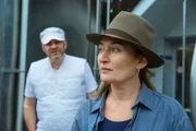 Sucht Unterstützung: Rachel Braunschweig als Katharina Wyss und Roeland Wiesnekker als Martin Halter Sucht Unterstützung: Rachel Braunschweig als Katharina Wyss und Roeland Wiesnekker als Martin Halter