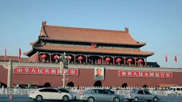 Tiananmen-Platz  +++ Die Verwendung des sendungsbezogenen Materials ist nur mit dem Hinweis und Verlinkung auf RTL+ gestattet. +++