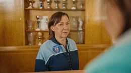 Die ehemalige DDR-Kaderturnerin Christa Hopp (Steffi K&uuml;hnert) bleibt skeptisch.