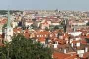 Prag war &uuml;ber viele Jahrhunderte ein Herrschersitz. Unter den Fenstern des Alten K&ouml;nigspalastes zu verweilen, konnte seinerzeit gef&auml;hrlich werden: Denn wenn sich Machthaber unbeliebt machten, wurden sie kurzerhand aus dem Fenster gest&uuml;rzt ...