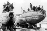 Fr&uuml;he Entw&uuml;rfe: amerikanische U-Boote von 1905 im Trockendock