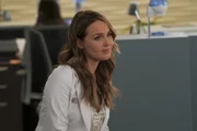 Jo (Camilla Luddington) hofft darauf, ihre Studie bald weiter vorantreiben zu k&ouml;nnen, w&auml;hrend Arizona und Carina bei ihren Nachforschungen eine unerfreuliche Entdeckung machen ...