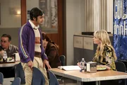 Zwei Single in einer Welt voller scheinbar glücklicher Paare: Raj (Kunal Nayyar, l.) und Ramona (Riki Lindhome, r.) ... Zwei Single in einer Welt voller scheinbar glücklicher Paare: Raj (Kunal Nayyar, l.) und Ramona (Riki Lindhome, r.) ...