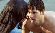 Bruce' (Eric Bana, r.) ehemalige Geliebte, Betty Ross (Jennifer Connelly, l.), ist die einzige, die noch zu ihm h&auml;lt wenn er zum Hulk mutiert ...