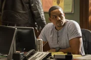 Als ein Undercover-Cop w&auml;hrend eines Einsatzes ermordet wird, nimmt das vor allem Soto (Laz Alonso) mit, der selbst einmal als verdeckter Ermittler unterwegs war ...