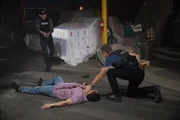 Bei dem Versuch den Mord am Sohn eines Großverbrechers aufzuklären, geraten LaSalle (Lucas Black, l.) und Pride (Scott Bakula, r.) mächtig zwischen die Fronten. Nicht alle überleben die Jagd ... Bei dem Versuch den Mord am Sohn eines Großverbrechers aufzuklären, geraten LaSalle (Lucas Black, l.) und Pride (Scott Bakula, r.) mächtig zwischen die Fronten. Nicht alle überleben die Jagd ...