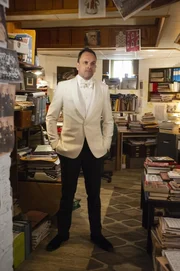 Sherlock Holmes (Jonny Lee Miller)