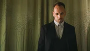 Sherlock Holmes (Jonny Lee Miller)