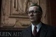 Kann George Smiley (Gary Oldman) einen KGB-Doppelagenten in der F&uuml;hrungsetage des britischen Geheimdienstes ausfindig machen?