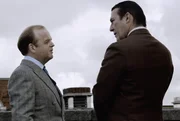 Schon lange plant Percy Alleline (Toby Jones, l.) mit seinem Getreuen Roy Bland (Ciar&aacute;n Hinds, r.), die ganze Macht des britischen Geheimdienstes auf sich zu vereinen ...
