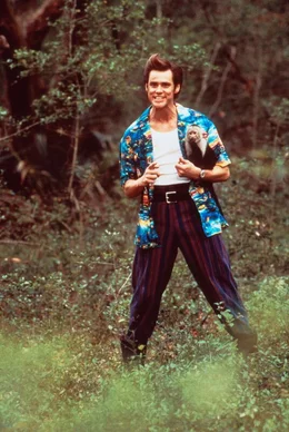 Ace Ventura (Jim Carrey) bekommt den Auftrag, im afrikanischen Dschungel die heilige Fledermaus zu finden.