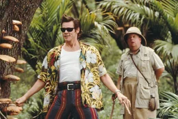 Ace Venturas (Jim Carrey, l.) unkonventionelle Art erstaunt Missionar Fulton Greenwall (Ian McNeice, r.) immer wieder.