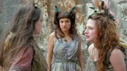 Foo (Olivia Neumann, links) wird an ihrem ersten Schultag von Gazelle (Neta Roth) und Baluta gemobbt.