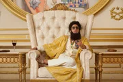 "Admiral-General" Aladeen (Sacha Baron Cohen) ahnt noch nicht, dass er bald von seinem Doppelg&auml;nger ersetzt wird und somit nicht nur seine gesamten Besitzt&uuml;mer verliert.
