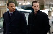 Detective Fowler (Josh Charles, r.) und Lt. Green (Terrence Howard, l.) m&uuml;ssen sich mit vier entfesselten Br&uuml;dern herumschlagen, die Selbstjustiz aus&uuml;ben ...