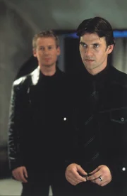 Jean Ambrose (Dougray Scott, r.) und seine rechte Hand Hugh (Richard Roxburgh, l.) &uuml;berlegen sich einen teuflischen Plan.
