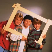 Brad (Zachery Ty Bryan, li.) und Randy (Jonathan Taylor Thomas, Mi.) lassen sich immer gemeinere Geschichten einfallen, um ihren kleinen Bruder Mark (Taran Noah Smith) zu &auml;ngstigen.