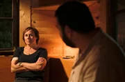 Weil sie &uuml;berzeugt ist, dass die beiden Fl&uuml;chtigen bei ihrem Freund Mesut (Sahin Eryilmaz) auftauchen werden, r&uuml;hrt Franziska Tobler (Eva L&ouml;bau) sich nicht mehr aus dessen Waldhaus weg.