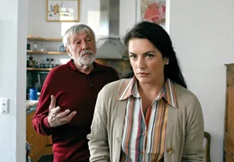 Cleo (Christine Neubauer) hat wieder einmal Stress mit ihrem nicht allzu verst&auml;ndnisvollen Vater Werner (Dietmar Sch&ouml;nherr).