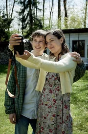 Jann (Philip Günsch) liebt seine Mutter Lina (Marie Leuenberger) grenzenlos.