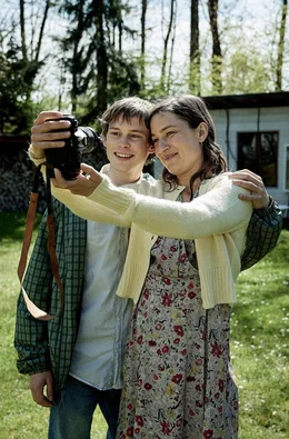 Jann (Philip Günsch) liebt seine Mutter Lina (Marie Leuenberger) grenzenlos.