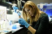 Elsa (Sarah Polley) hat genug: Das Experiment Dren verh&auml;lt sich nicht nur ihr gegen&uuml;ber aggressiv ...