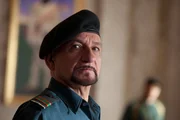 Schon seit langem will Aladeens fieser Onkel Tamir (Ben Kingsley) die &Ouml;lrechte des Landes verkaufen. Doch das ist nur in einer Demokratie m&ouml;glich ...